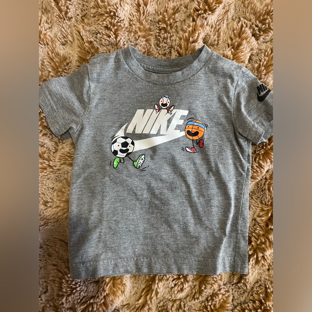 Like new Nike Gray Graphic T-Shirt in size 2T